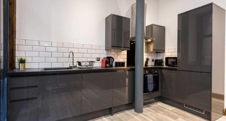 27 Stanley Street Aparthotel By Ustay ลิเวอร์พูล ภายนอก รูปภาพ
