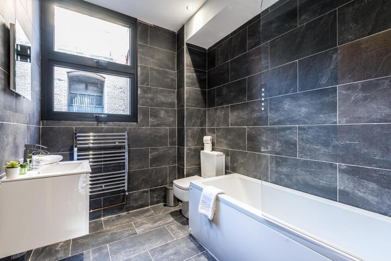 27 Stanley Street Aparthotel By Ustay ลิเวอร์พูล ภายนอก รูปภาพ
