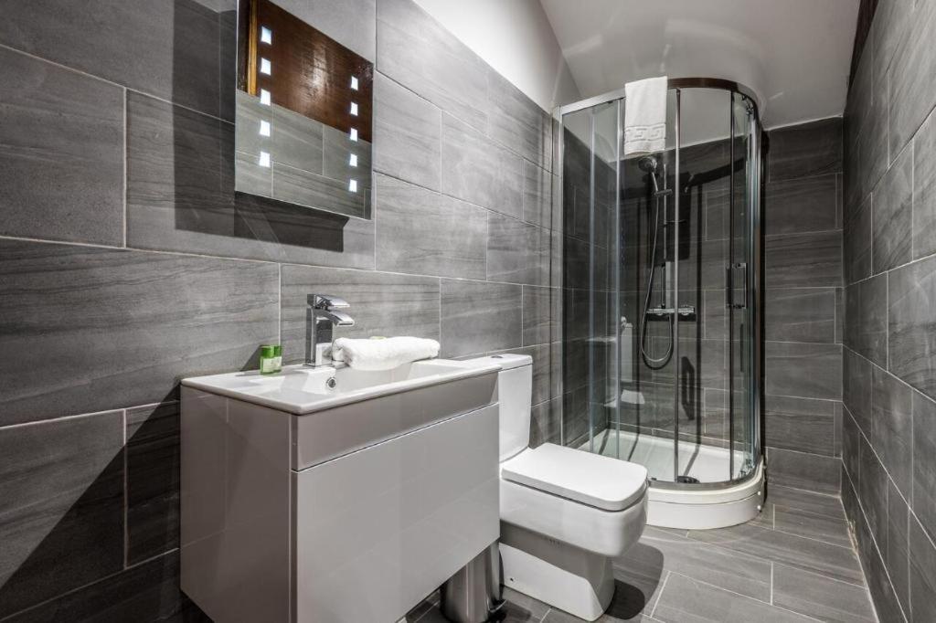 27 Stanley Street Aparthotel By Ustay ลิเวอร์พูล ภายนอก รูปภาพ