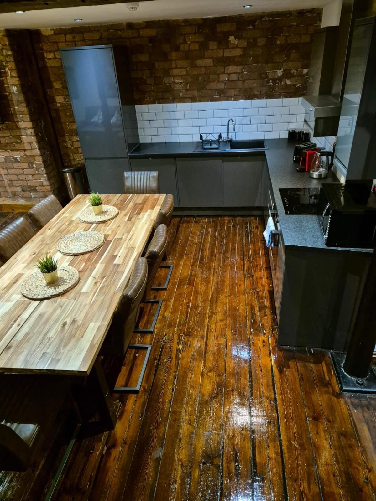 27 Stanley Street Aparthotel By Ustay ลิเวอร์พูล ภายนอก รูปภาพ